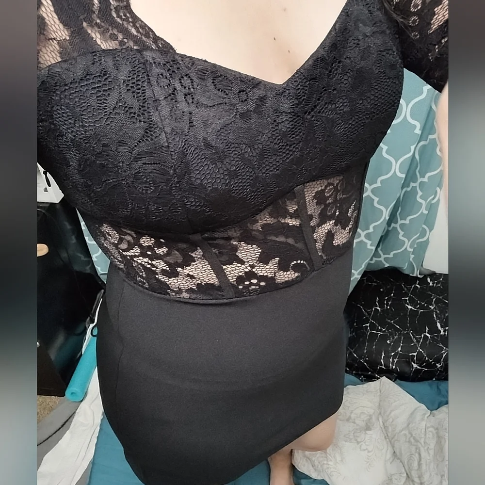 Lace Party Dress - Picture 5 of 6